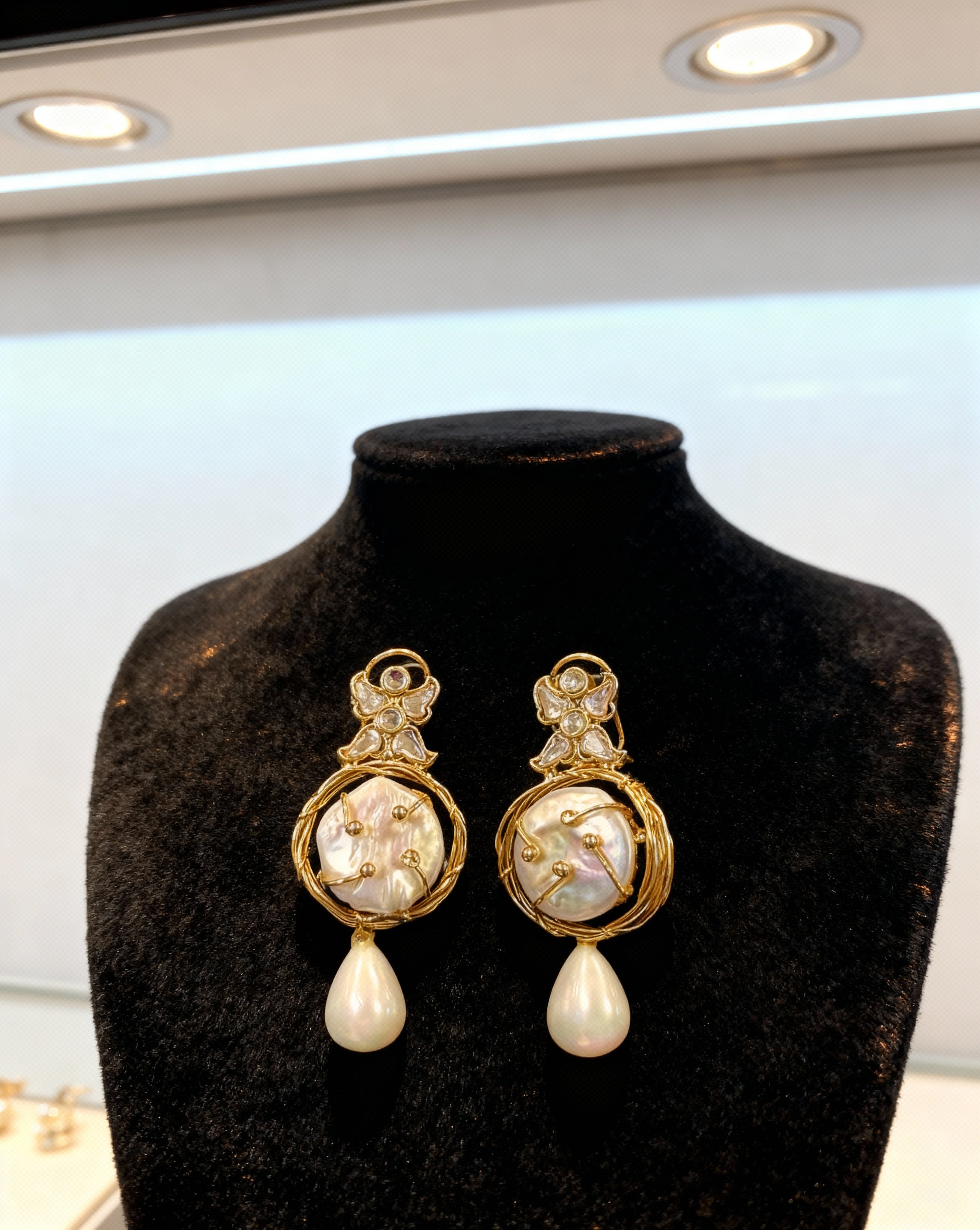 LU'LU EMPRESS PEARL NECKLACE AND EARRING SET