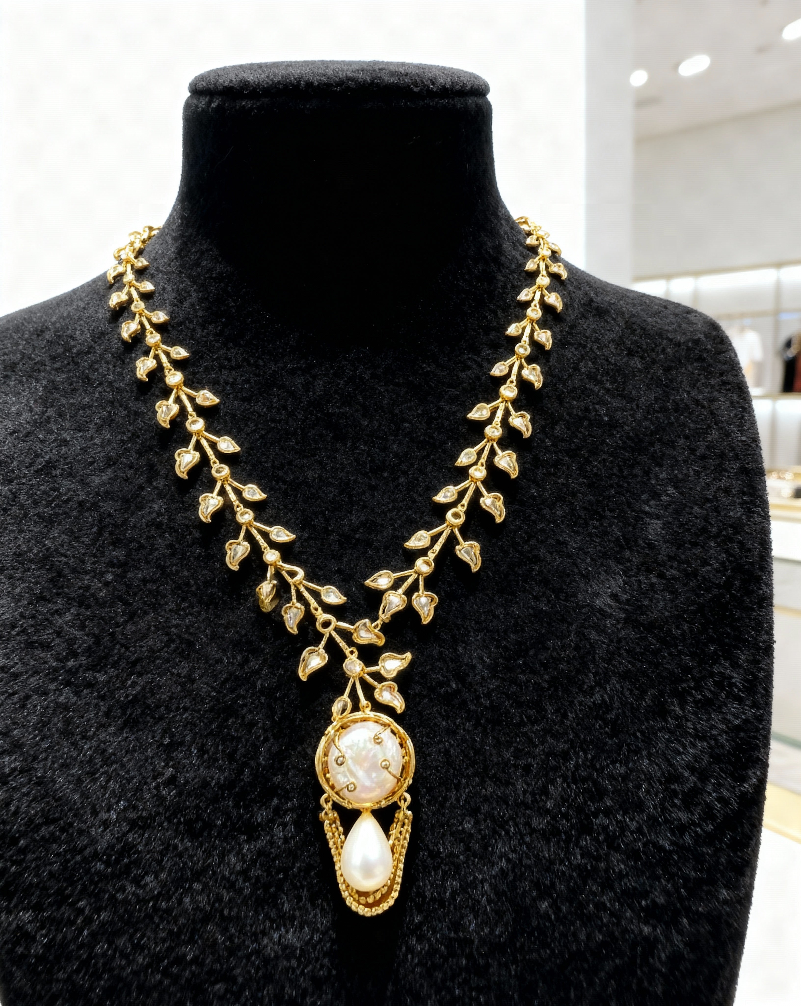 LU'LU EMPRESS PEARL NECKLACE AND EARRING SET