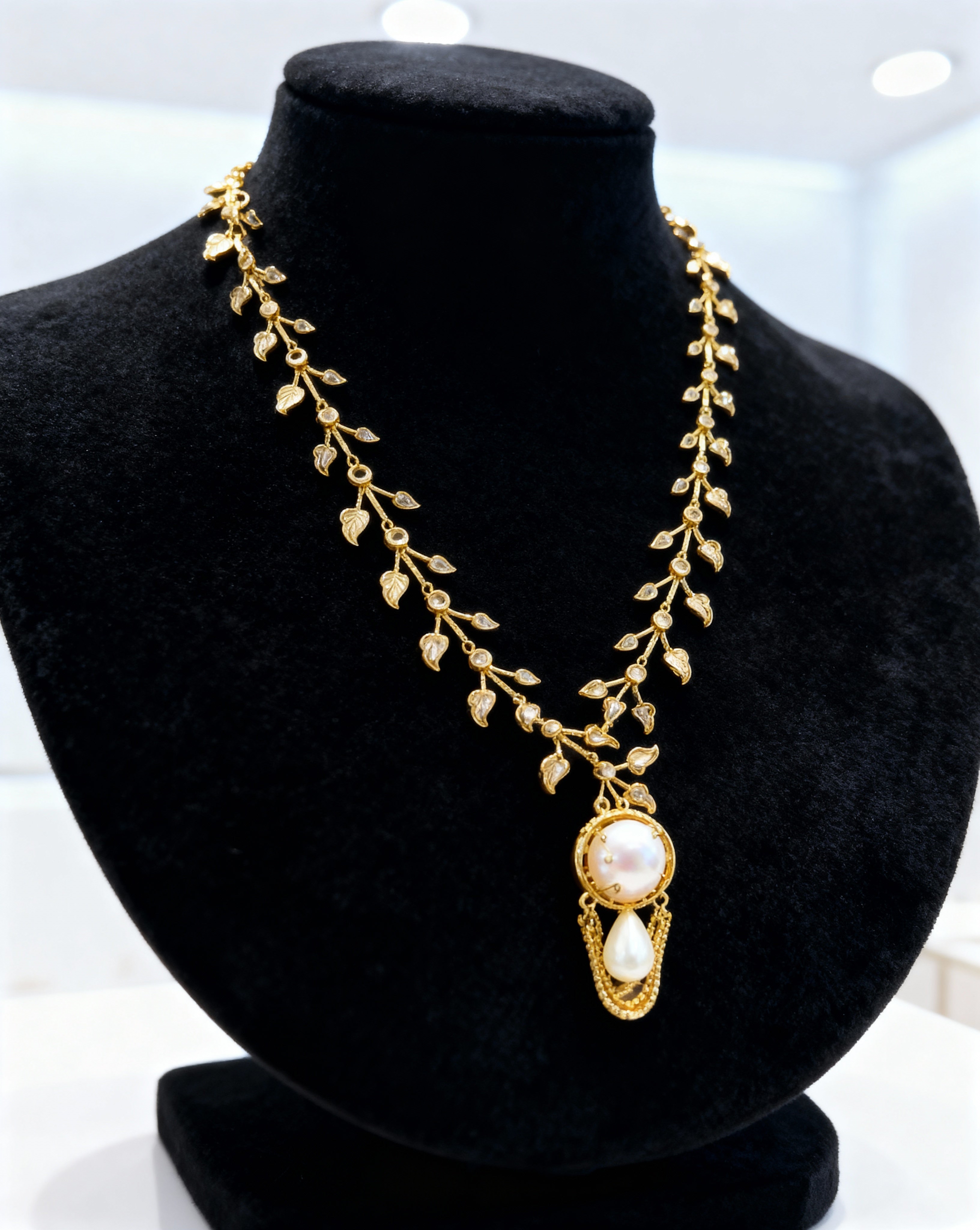 LU'LU EMPRESS PEARL NECKLACE AND EARRING SET